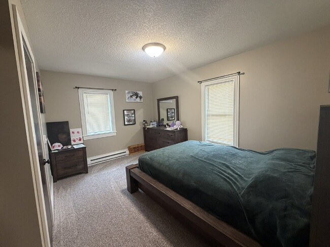 Building Photo - Beautifully Remodeled 2-Bedroom Upper Unit in Historic Durand