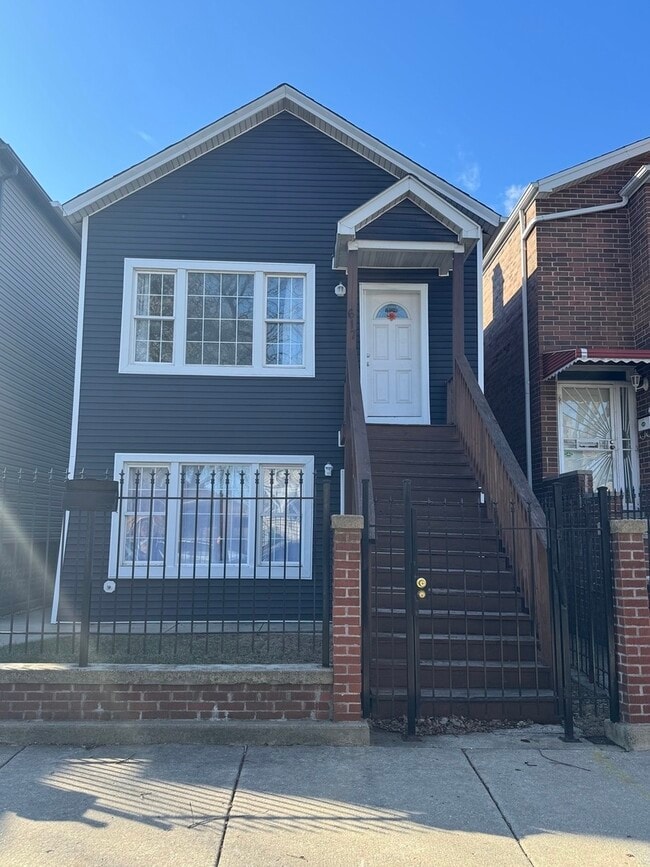 Building Photo - 617 W 43rd Pl