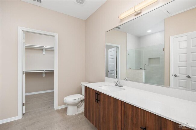 Building Photo - 7 N Spruce St