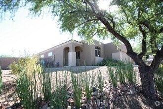 Building Photo - 4 Bedroom Vail Single story with 2 car garage