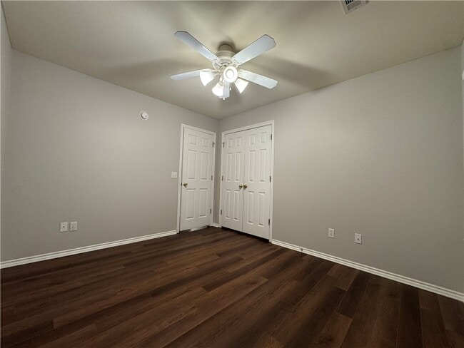 Building Photo - 1582 Willowbrook Dr