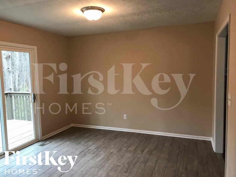 Building Photo - 2736 Del Ridge Dr