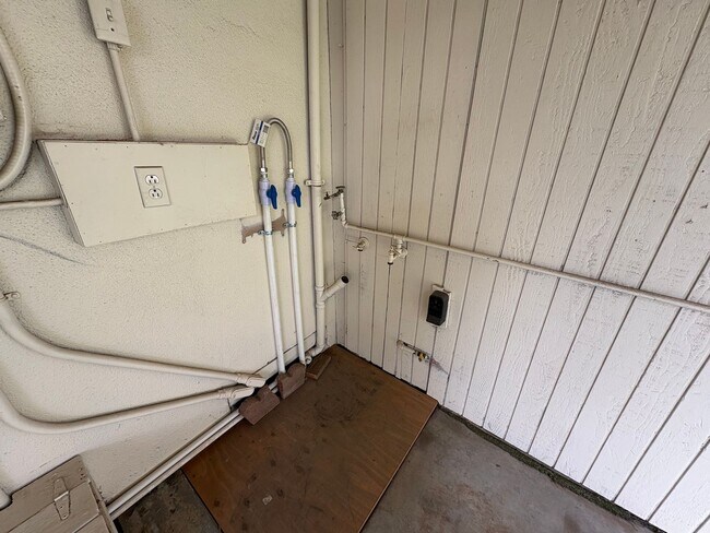 Building Photo - Charming Exeter Home Near Shopping Center ...