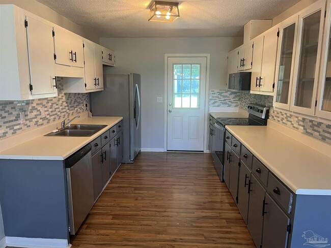 Building Photo - 3238 Santa Rosa Dr