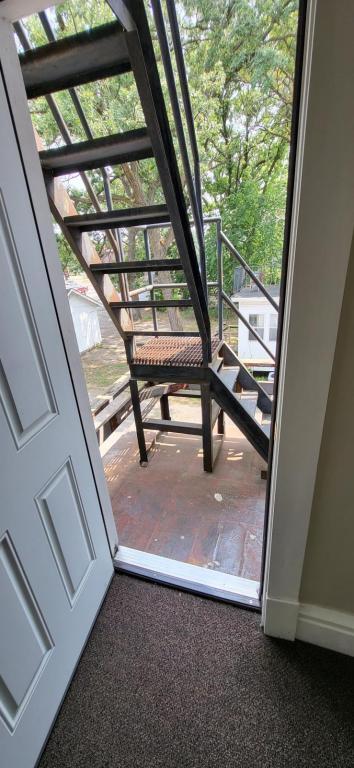 Building Photo - 812 6th Ave S