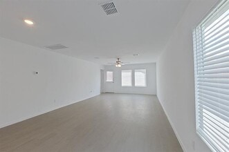 Building Photo - 907 Ponderosa Ln