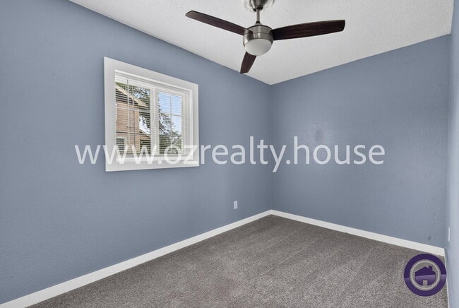 Building Photo - 565 Viking St