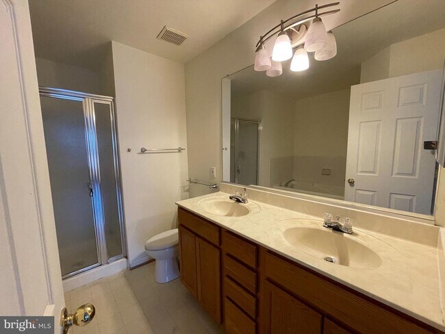 Building Photo - 4080 Fountainside Ln