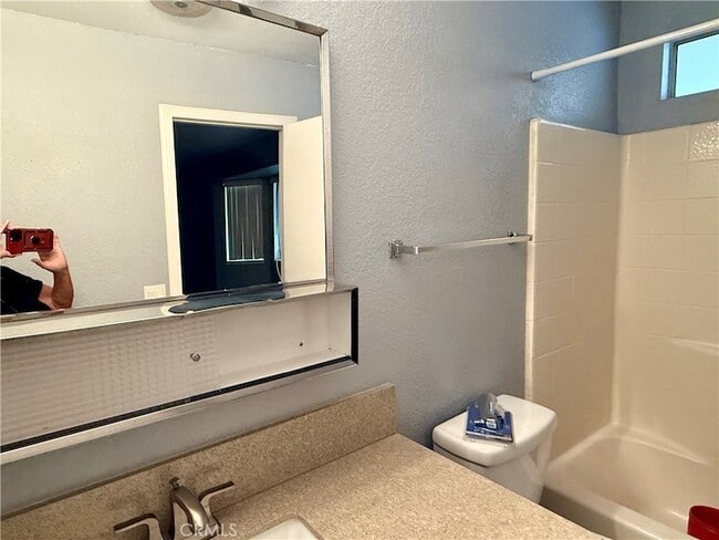 Building Photo - 18693 Albany St