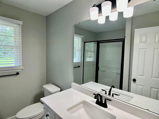 Building Photo - 103 Crescent Dr