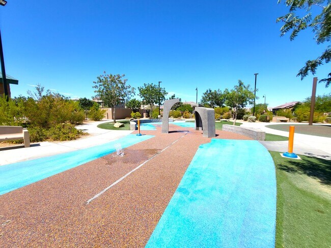 Building Photo - 4 Bedroom House with Community Pool, Baseb...
