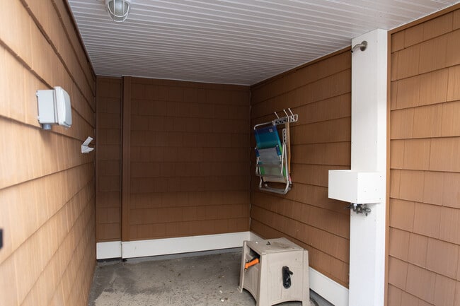 Building Photo - 107 S Richards Ave