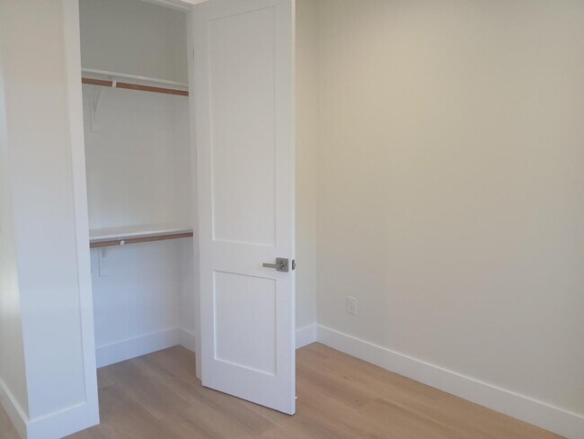 Building Photo - 523 Lancaster Way