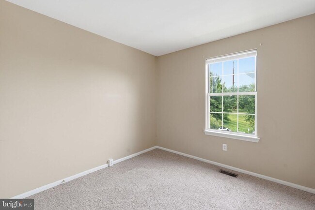 Building Photo - 9571 Tudor Oaks Dr