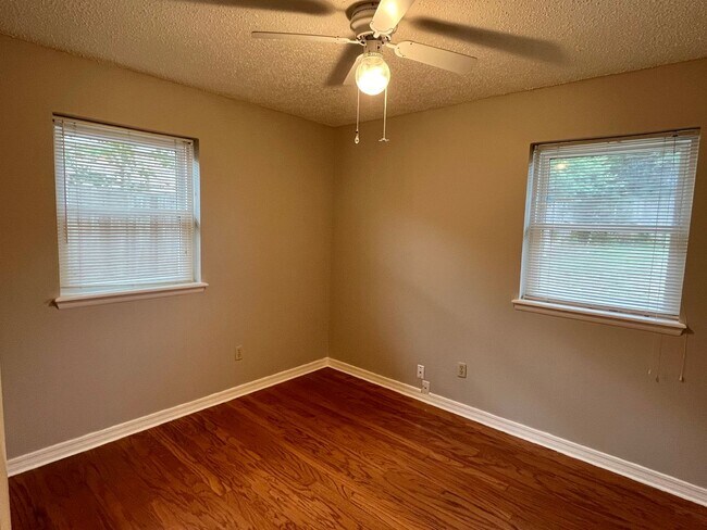 Building Photo - Cute 3 bed 1.5 Bath in Midwest City