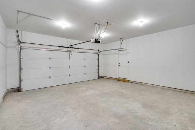 Building Photo - 3136 E 135th St