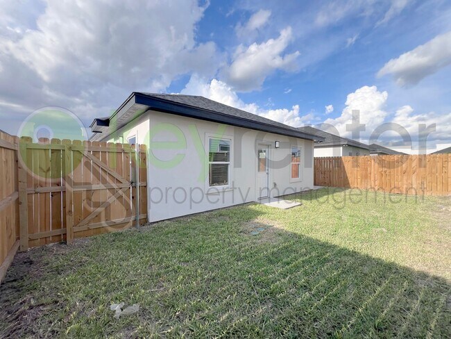 Building Photo - 2004 E 1st St