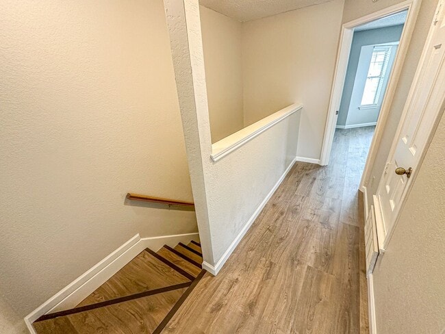 Building Photo - 2 Bedroom, 2.5 Bathroom Boardwalk Condo Near Baylor!