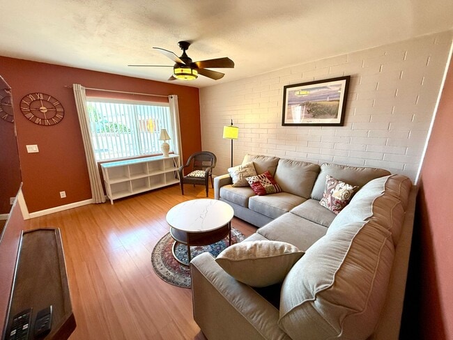 Building Photo - Furnished- Cute 2 Bedroom Home with Garage...