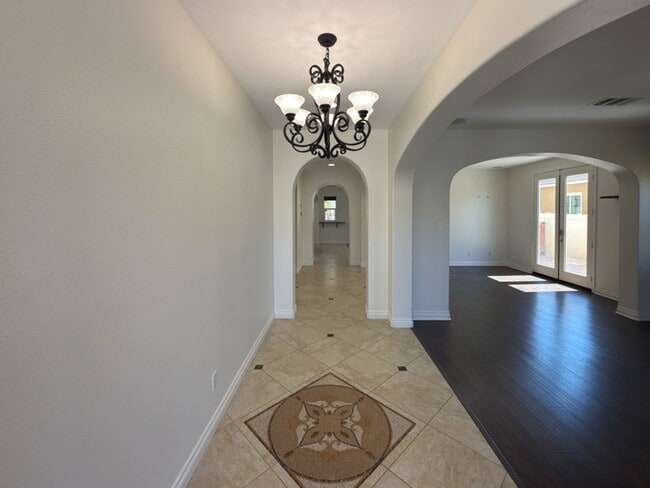 Building Photo - ~Temecula's Wolf Creek Community~ Beautifu...