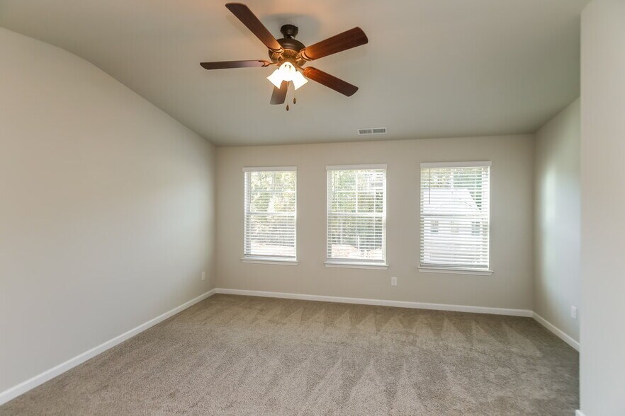 Building Photo - 140 Magnaview Dr