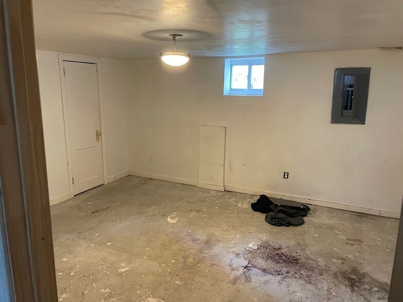 Building Photo - 84 Woodlawn St