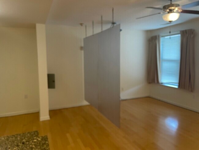 Building Photo - LARGE STUDIO!