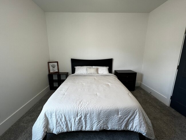 Building Photo - 1072 Zophi St