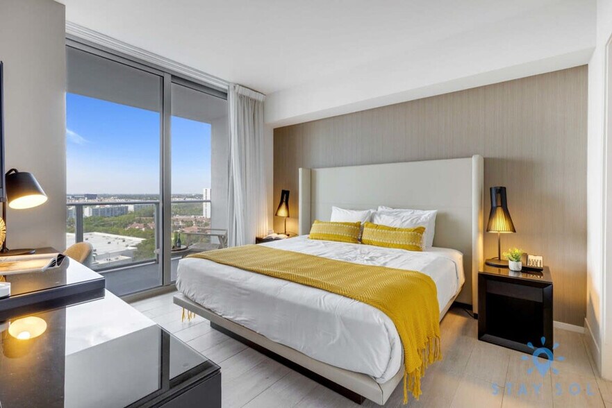 Building Photo - 4010 S Ocean Dr