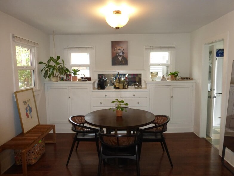Dining area with built ins - 1533 Maltman Ave