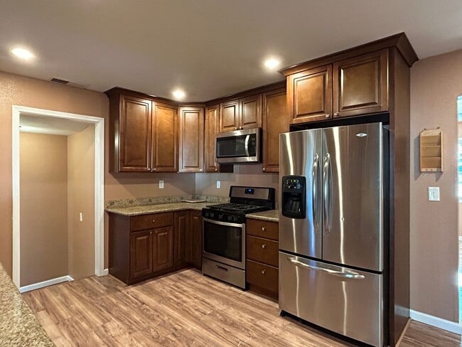 Building Photo - 1972 Fogg Ave