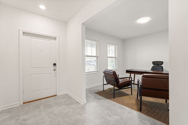 Building Photo - 4981 Worchester Dr