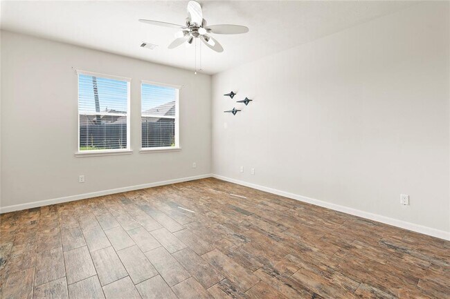 Building Photo - 8243 Mandalay Bay Dr