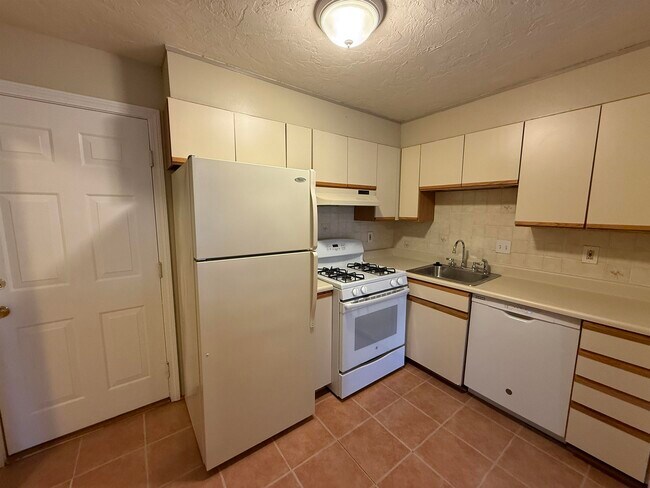 Building Photo - 383 Huse Rd