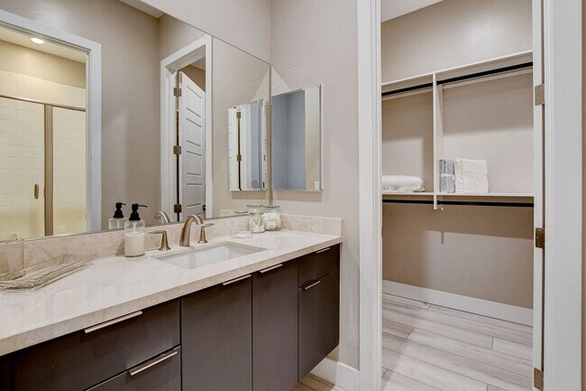 Building Photo - Mesa Ridge Luxury Oasis Feathertop