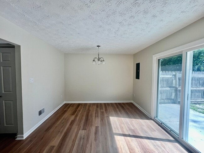 Building Photo - 5276 Mulberry Ct