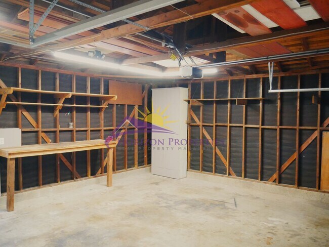Building Photo - Remodeled 3 Bed 2 Bath 1,215 Sq Ft Citrus Heights Home