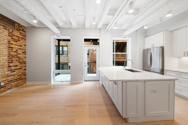 Building Photo - 4637 N Ashland Ave