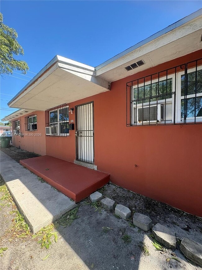 Building Photo - 920 NW 55th Ter