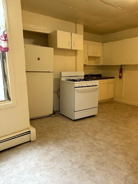Primary Photo - 200 London St