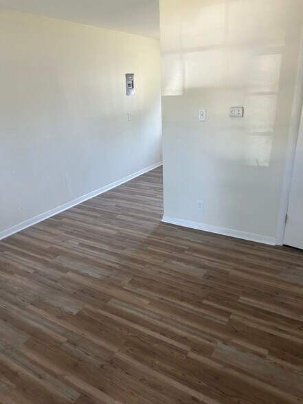 Building Photo - 3007 Curtis Dr