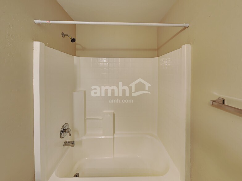 Building Photo - 3040 W Los Gatos Dr