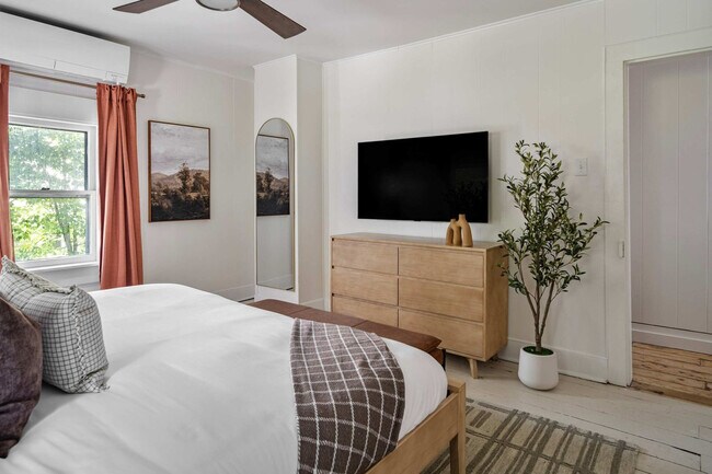 Building Photo - 52 Church St