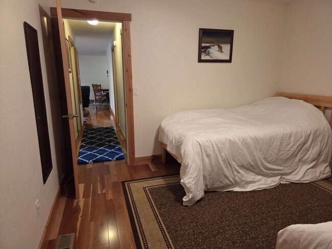 Building Photo - Two bedroom furnished home in a quiet area