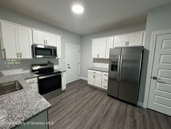 Building Photo - 112 Circle Dr