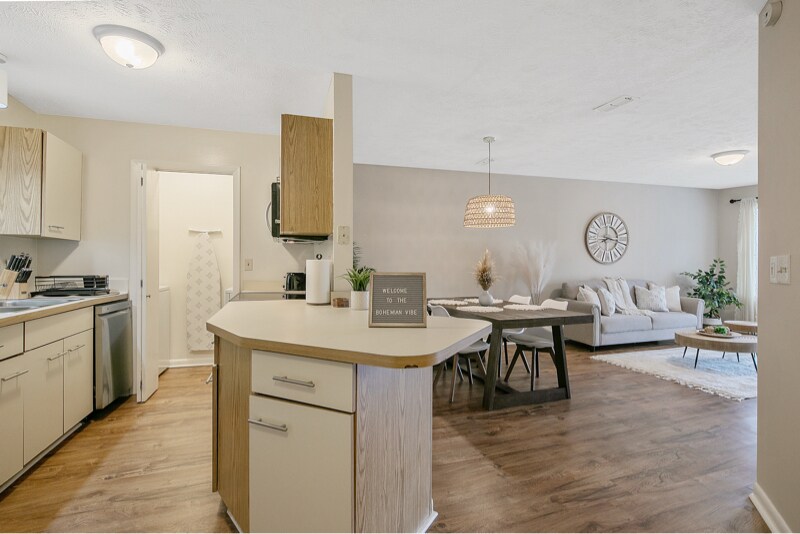 Building Photo - 1006 Brookhollow Dr