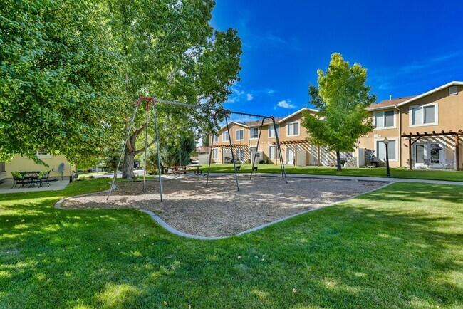 Building Photo - Beautiful Townhome in Great Location!