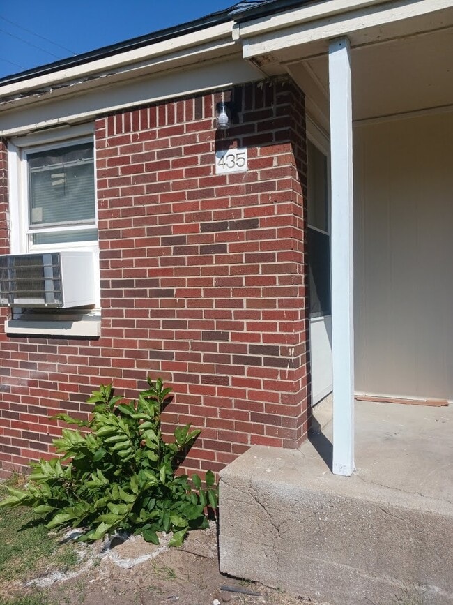 Building Photo - 435 N Mathewson Ct
