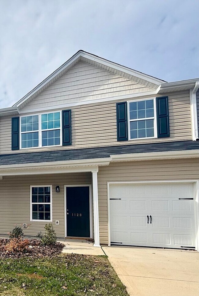 Building Photo - Two bedroom, 2.5 bath townhome in Ridge Creek, Whitsett