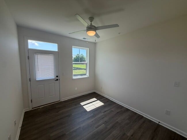 Building Photo - 2102 Emden Ln